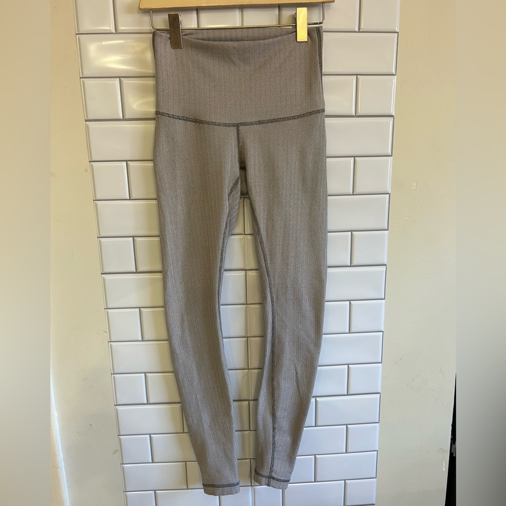 Lululemon High Waist Lleggins /Light gray / Size 4